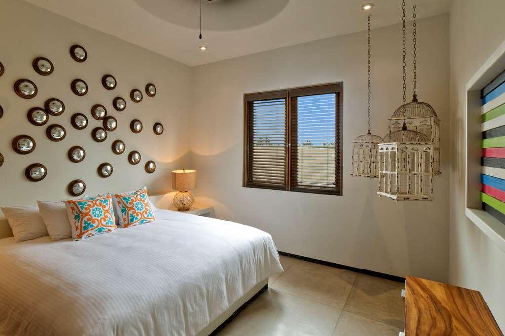 Marea Beachfront Villas Zihuatanejo Szoba fotó