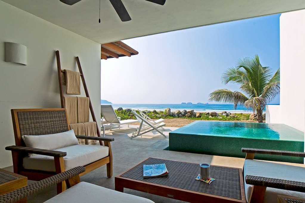 Marea Beachfront Villas Zihuatanejo Szoba fotó