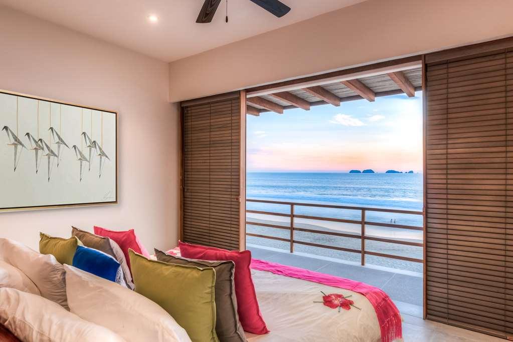 Marea Beachfront Villas Zihuatanejo Szoba fotó