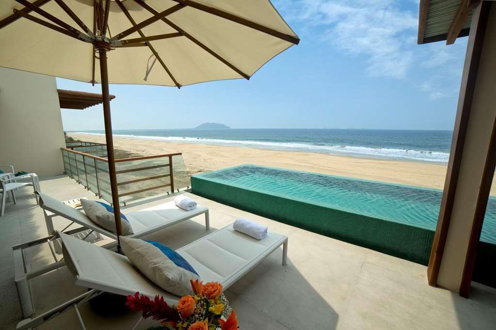 Marea Beachfront Villas Zihuatanejo Szoba fotó