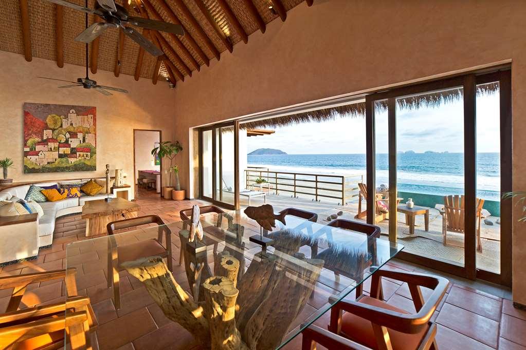 Marea Beachfront Villas Zihuatanejo Szoba fotó
